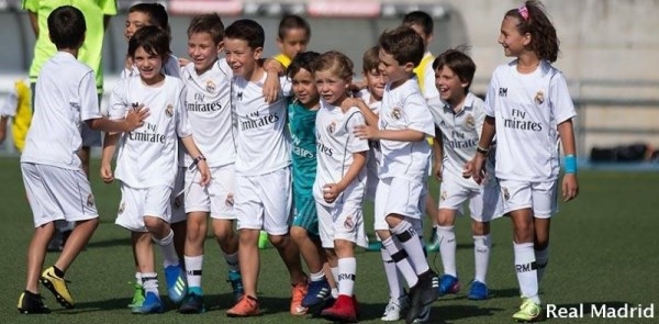 El Ayuntamiento firma un convenio con la Fundación Real Madrid para una Escuela Sociodeportiva de integración.