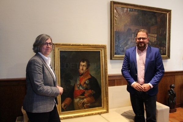 El alcalde de Mérida ha recepcionado en la alcaldía, el cuadro restaurado de Vicente López retrato de Fernando VII,