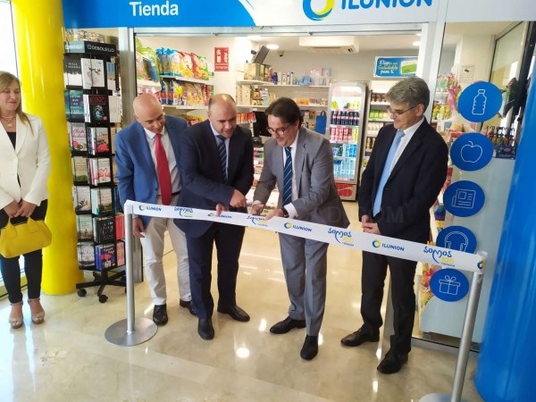 El Hospital de Mérida inaugura una tienda de alimentación y otros productos, que crea tres nuevos empleos para personas con discapacidad.