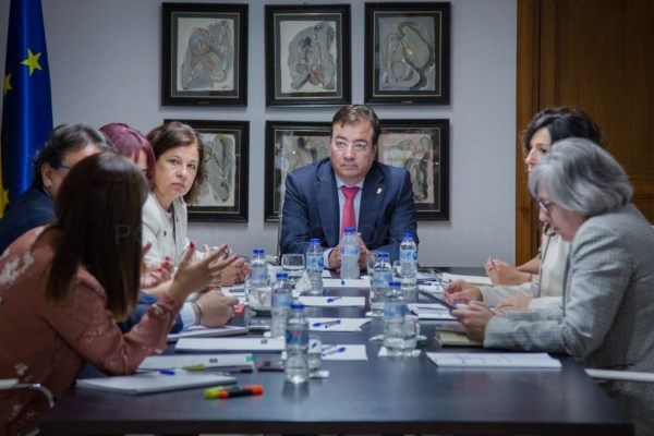 Ampliación y supresión de estudios de la UEX.