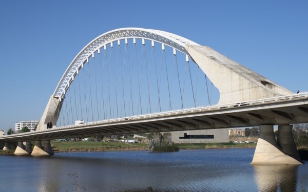 Uno de los viales del Puente Lusitania quedará cortado al tráfico el próximo lunes.