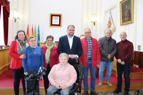 El alcalde recibe a los funcionarios que se han jubilado en el año 2019