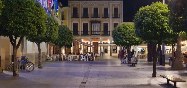 La apertura de terrazas y veladores se autorizará previa solicitud a la Policía Local