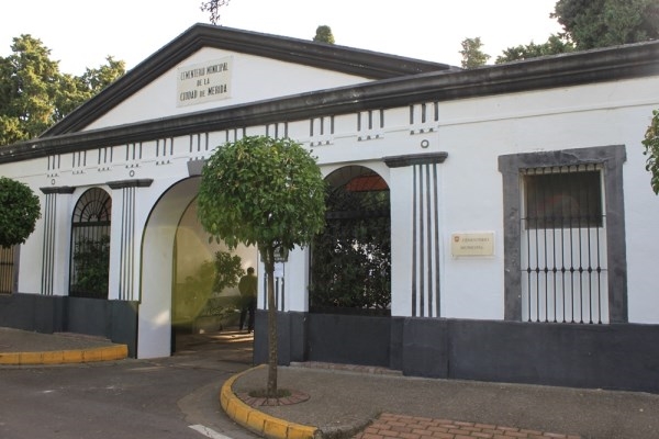 El lunes, si la ciudad entra en la Fase 1 de desescalada, se abrirá el Cementerio en horario de verano