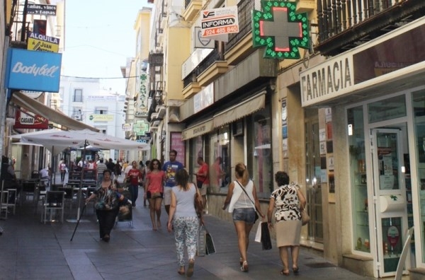 El alcalde anima a los vecinos a apostar por el comercio y la hostelería local si pasamos a Fase I