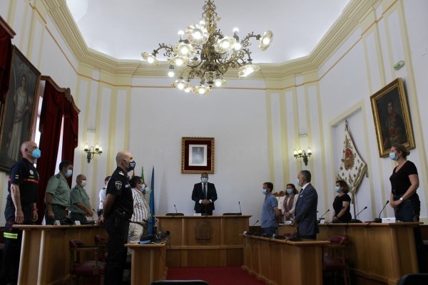 Mérida. El Alcalde preside el acto institucional en recuerdo a los fallecidos por el covid- 19 y en agradecimiento a los emeritenses