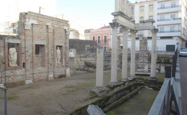 Cine al aire libre en el Pórtico del Foro