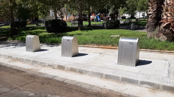 Ya están en funcionamiento los contenedores soterrados en la Avenida de Lusitania, en la Zona Sur