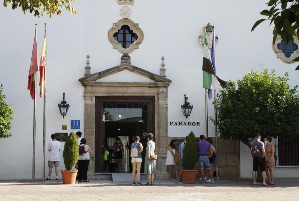 El ayuntamiento destina 103.000 euros en ayudas a 103 establecimientos del sector turístico de Mérida