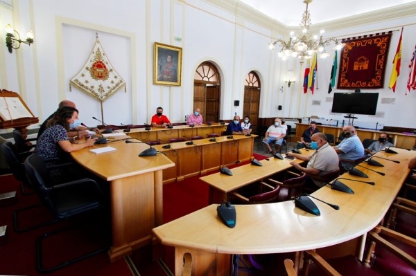 El Ayuntamiento trabaja con las asociaciones vecinales para recuperar los usos de los centros sociales