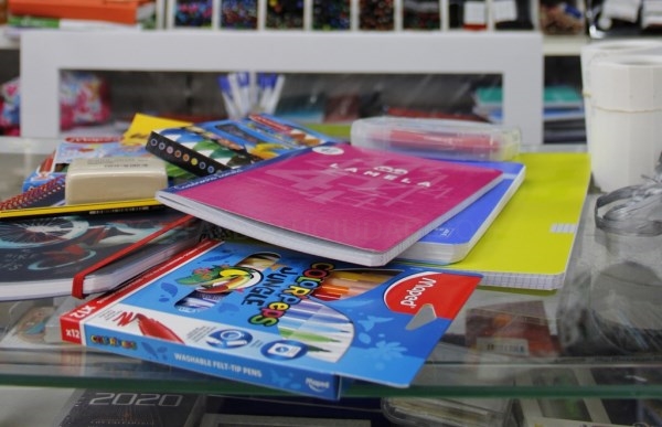 Los beneficiarios de ayudas de material escolar podrán retirarlas a partir de hoy