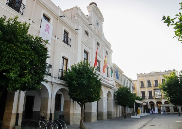 El Ayuntamiento muestra su apoyo al Día Internacional contra el Cáncer de Mama