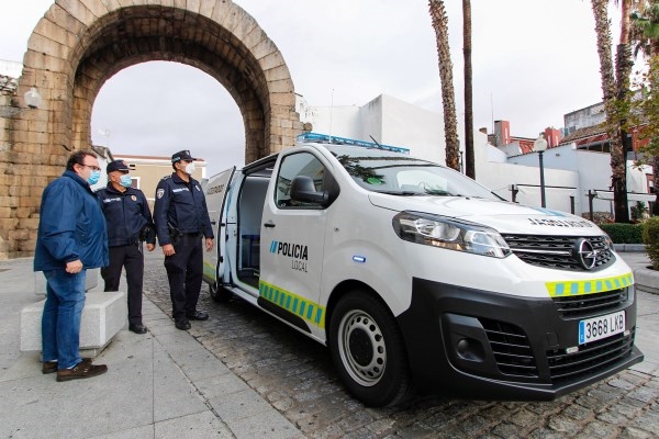 El nuevo vehículo de atestados permitirá a la Policía Local acercar sus servicios a todos los puntos de la ciudad