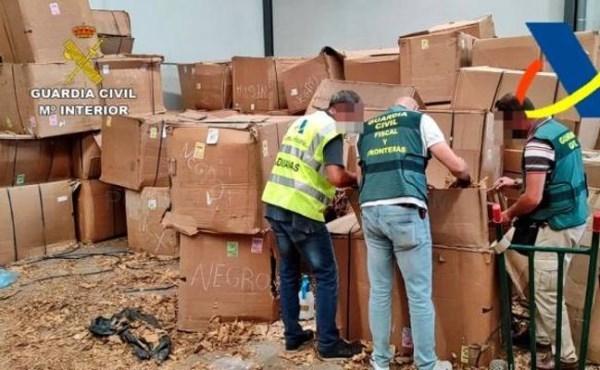 Cuatro detenidos en Mérida y 53 toneladas de tabaco intervenidas en una nave de Lobón