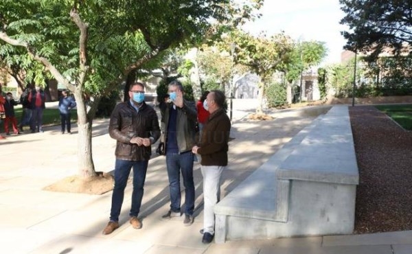 La entrada al Teatro y Anfiteatro de Mérida tiene nuevo suelo, fuentes y áreas de descanso