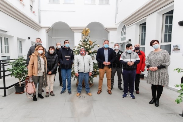 Los talleres de carpintería y cerámica de Plena Inclusión Mérida lanzan su campaña de adornos navideños