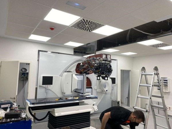 El SES comienza la instalación del acelerador lineal del Hospital de Mérida