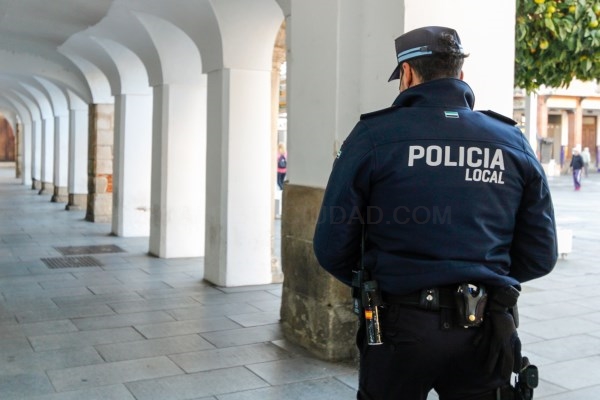 Veinte personas identificadas en una fiesta sin autorización en la calle Vicente Aleixandre