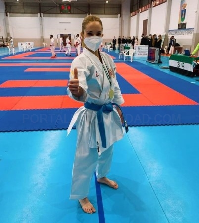 La karateca emeritense Nuria Escudero, subcampeona de España por equipos