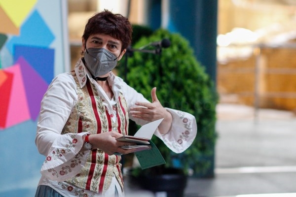 Violeta Monreal muestra sus creaciones en un encuentro con mediadores culturales