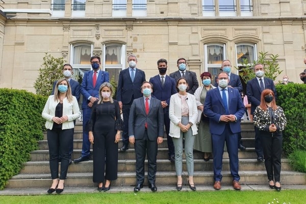 Los mayores turoperadores de Francia se reúnen con las Ciudades Patrimonio y Paradores en un acto en París