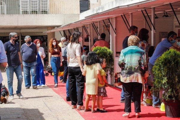 El ayuntamiento acuerda con los agentes implicados que la Feria del Libro 2022 se celebre en el Templo de Diana en la primera quincena de mayo