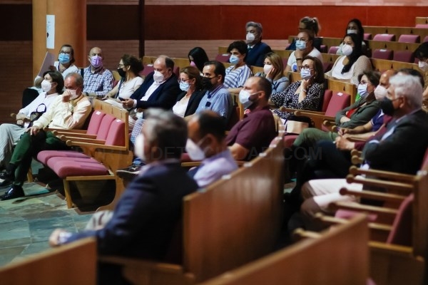 El alcalde y la delegada de Urbanismo explican el nuevo Plan General de Ordenación Urbana a asociaciones, colectivos y colegios profesionales