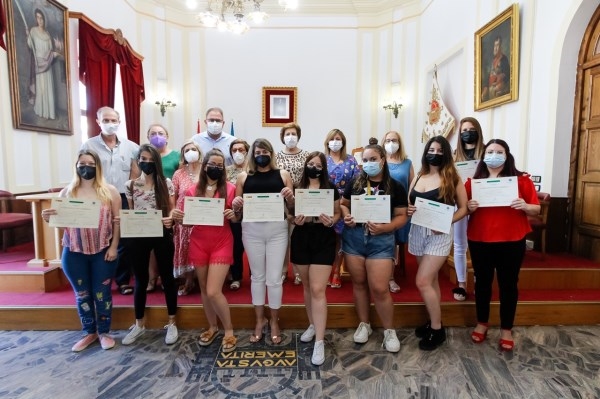 El alcalde cierra la 21ª promoción del Curso de Dependienta de comercio de la Conferencia San Vicente de Paúl