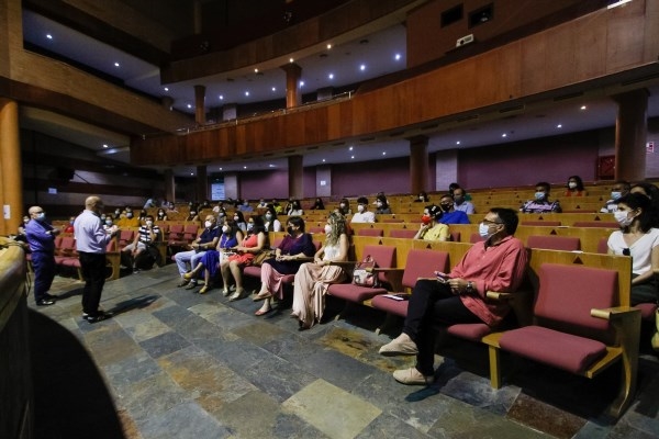 El Alcalde recibe a los 45 alumnos de la Escuela Profesional Barraeca que han comenzado hoy su itinerario de formación y empleo