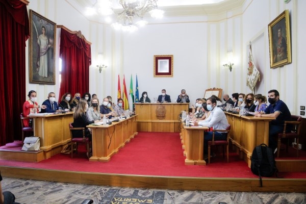 El Pleno Municipal aprueba una declaración institucional de armonización de la política municipal a la Convención Internacional sobre Derechos de las