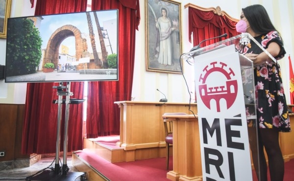 El Ayuntamiento presenta la película Un viaje extraordinario en su versión dedicada a Mérida