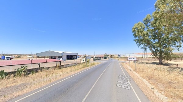Herido menos grave en un atropello en la carretera de Mérida a Don Álvaro