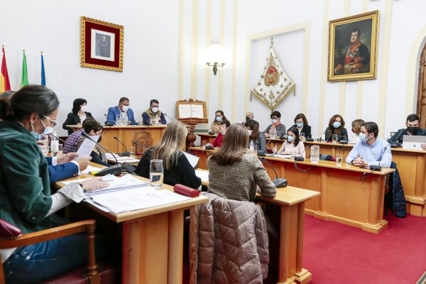 El Pleno Municipal ha realizado la Declaración Institucional con motivo del 8 de marzo, refrendada por los grupos municipales de PSOE, PP, Ciudadanos