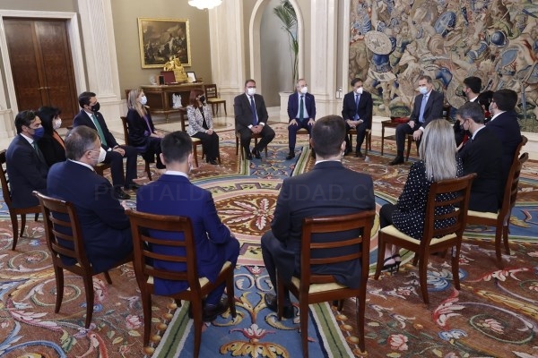 El Rey recibe en audiencia al alcalde de Mérida y al resto de alcaldes del Grupo de Ciudades Patrimonio de la Humanidad de España
