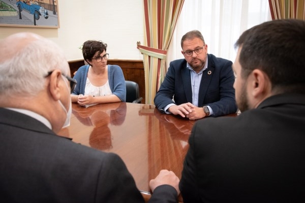 El presidente del Foro Europeo de la Discapacidad ha visitado las actuaciones que el Ayuntamiento de Mérida ha implantado en materia de accesibilidad