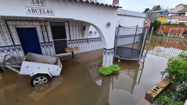 La lluvia derriba parte de un tejado en el convento de las Concepcionistas de Mérida