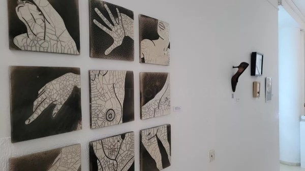 La Escuela de Arte y Superior de Diseño de Mérida acoge la exposición ‘Con Clase’ realizada por sus docentes