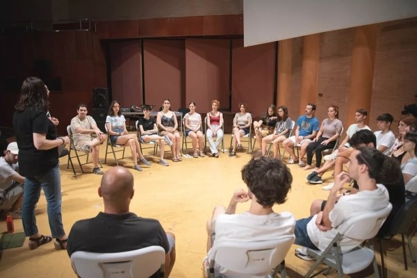 El ayuntamiento resalta la labor de las y los jóvenes que participan en el Campo del Voluntariado del Festival de Teatro de Mérida en la formación