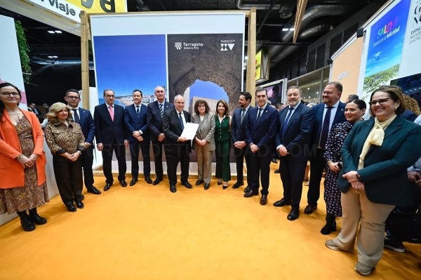 El Ministro estudiará la propuesta del Grupo de Ciudades Patrimonio para abrir Paradores en las ciudades patrimonio que no cuentan con uno