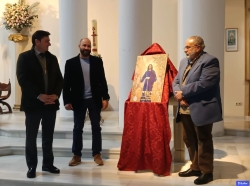 Manuel Jesús Muñoz Soriano pinta el cartel del Vía Crucis