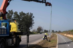 Instalación de alumbrado público en la Carretera de La Isla