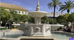 La fuente ornamental de Los Jardines recupera su esplendor