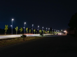 La instalación de alumbrado público en la Carretera de La Isla llega a su fin