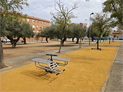 Nuevos aparatos biosaludables en la barriada de Montequinto