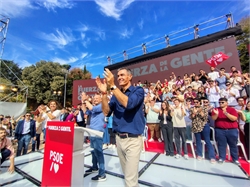 La fuerza de la gente arropó a Sánchez en su primer mitin del 29N