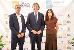La Fundación Universidad Pablo de Olavide premia al Ayuntamiento