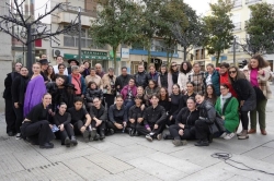 Una performance y la lectura de un manifiesto para conmemorar el Día para la Eliminación de la Violencia hacia las Mujeres