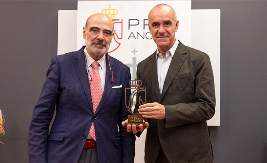 El alcalde de Sevilla visita el Libro Genealógico y el laboratorio genético del Pura Raza Española