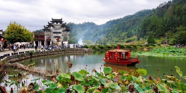 Tópicos españoles, como el flamenco y el Jabugo, para “vender” Zhejiang, una de las más bellas regiones de China