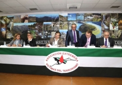 El presidente de la Junta de Extremadura recuerda que la sociedad les debe el recuerdo y la memoria a las víctimas del terrorismo